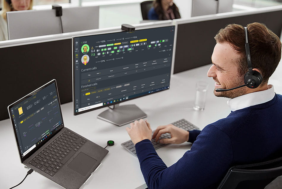 jabra_engage_ai_male_office_supervisor