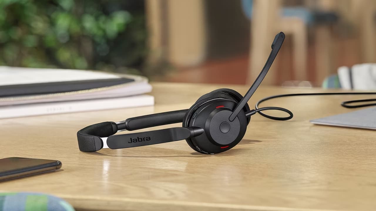 Jabra Evolve2 30 Lifestyle Image