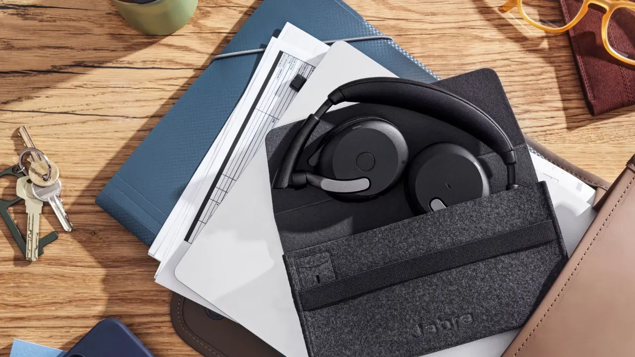 Jabra Evolve2 65 Flex Lifestyle Image